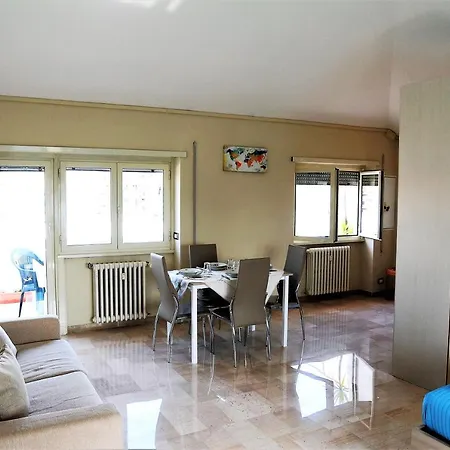 Attico Luminoso Terrazza Metro A Aria Cond Wifi Roma