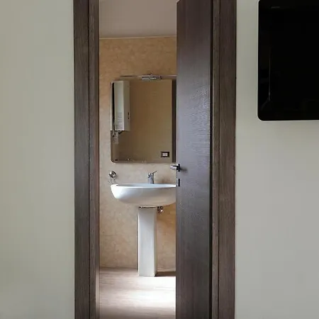 Attico Luminoso Terrazza Metro A Aria Cond Wifi Apartamento