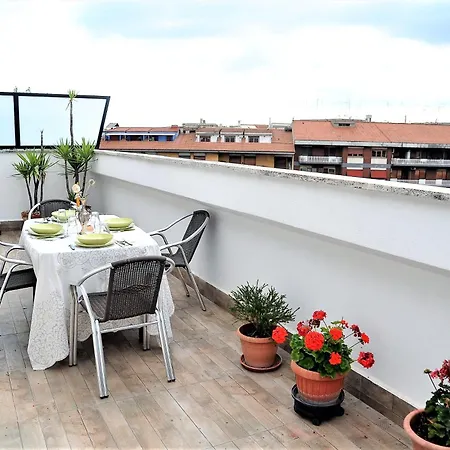 Attico Luminoso Terrazza Metro A Aria Cond Wifi 公寓